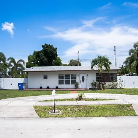 Light & Cozy House In Pompano Beach - Bbq, Patio, Parking Exterior photo