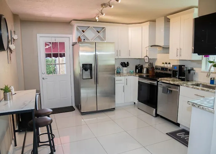 Light & Cozy House In Pompano Beach - Bbq, Patio, Parking