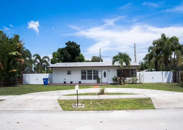 Light & Cozy House In Pompano Beach - Bbq, Patio, Parking