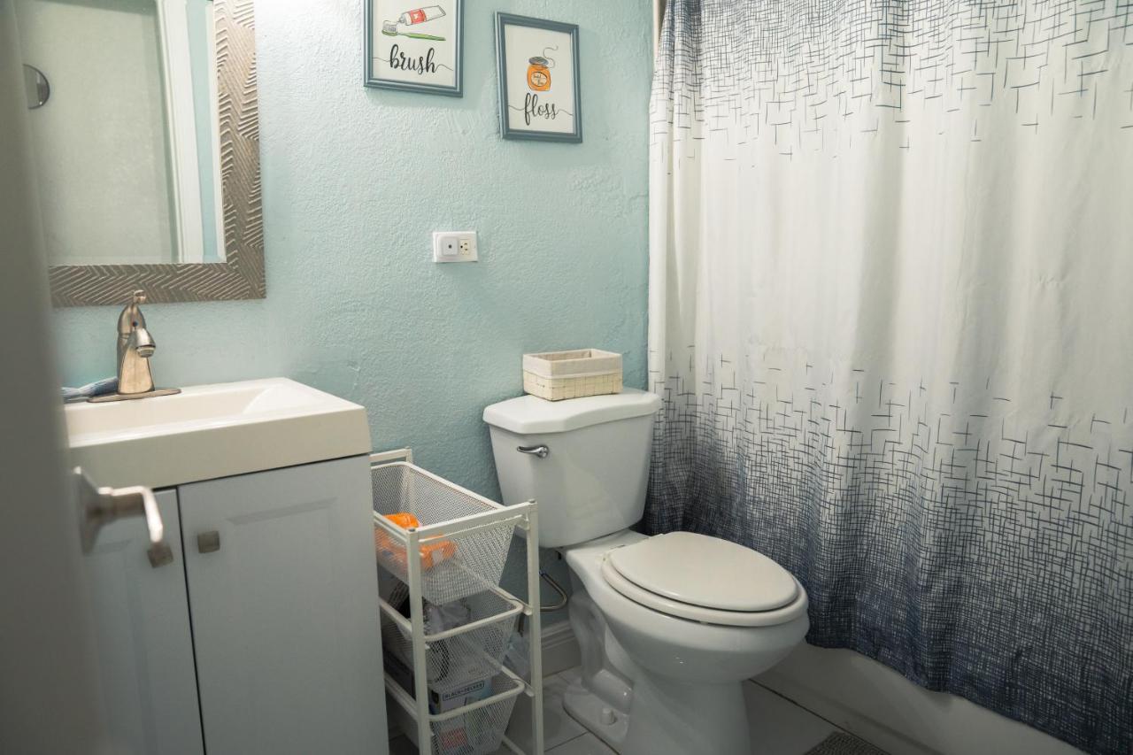 Holiday home Light & Cozy House In Pompano - Bbq, Patio, Parking *